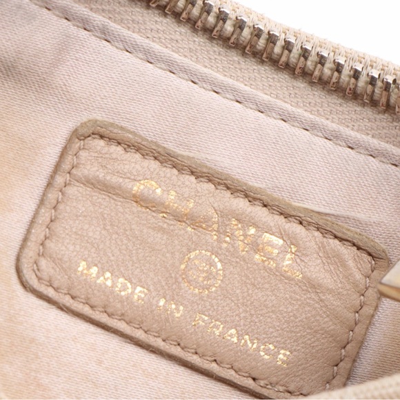 🚨Price drop🚨 Pink Pre-Loved Chanel Travel Line Nylon pouch or wristlet - Picture 3 of 5